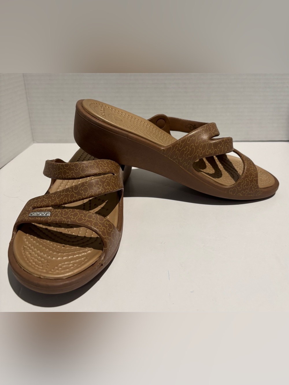 CROCS x DISNEY Patricia Mickey Mouse Wedge Sandal Women’s Size 6 VGUC